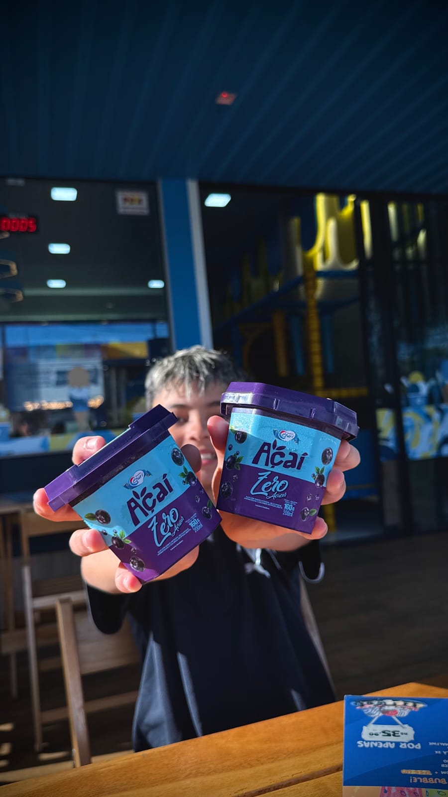 Dois potes de Açaí Zero Guri na loja em Londrina